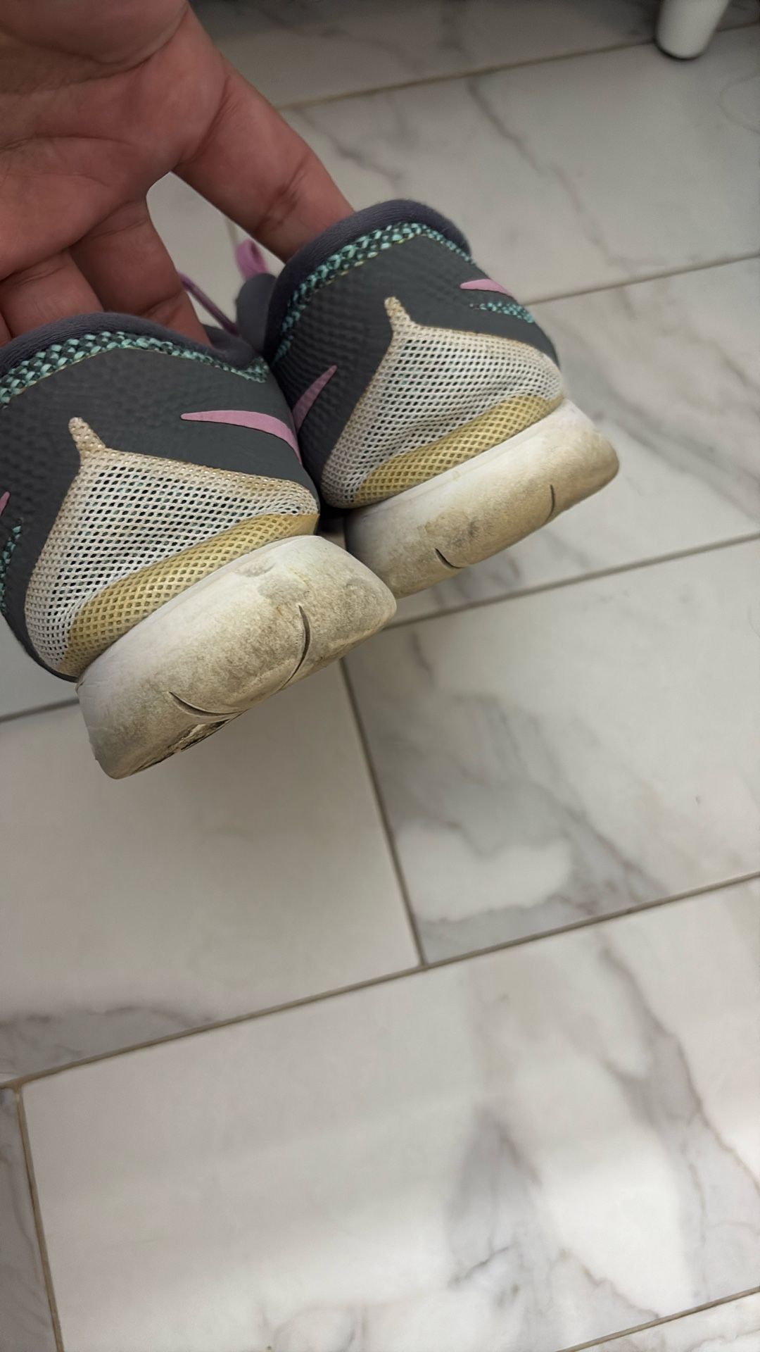 Nike Womens Size 9 USED CONDITION - photo 3