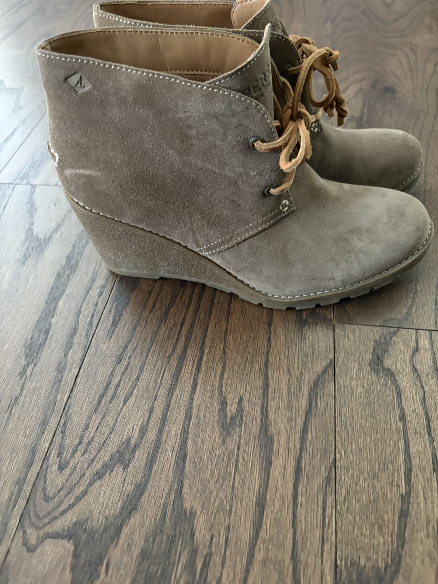 Sperry Wedges Size 9 New