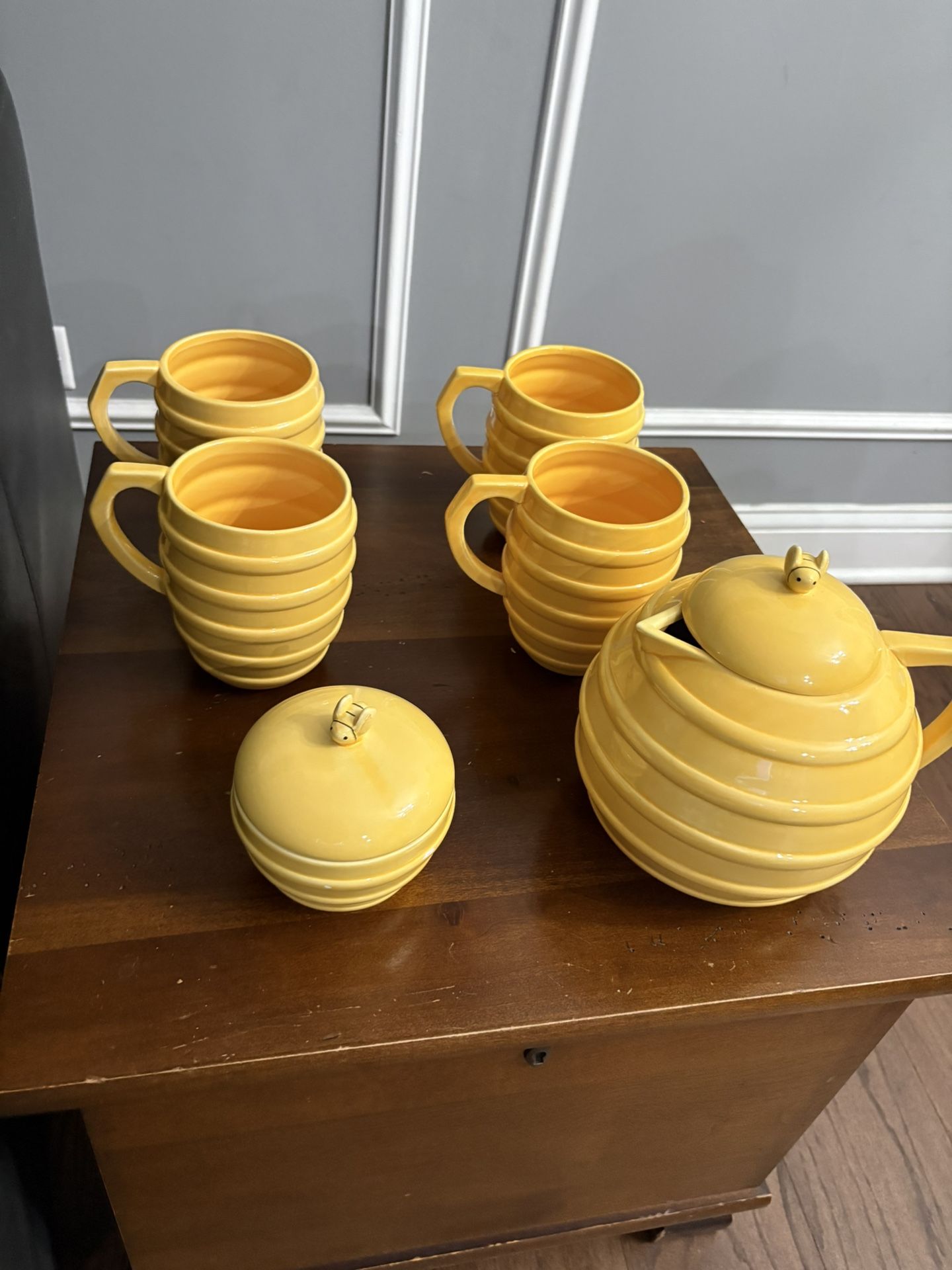 RARE BEE HIVE TEA SET By TAG LTD