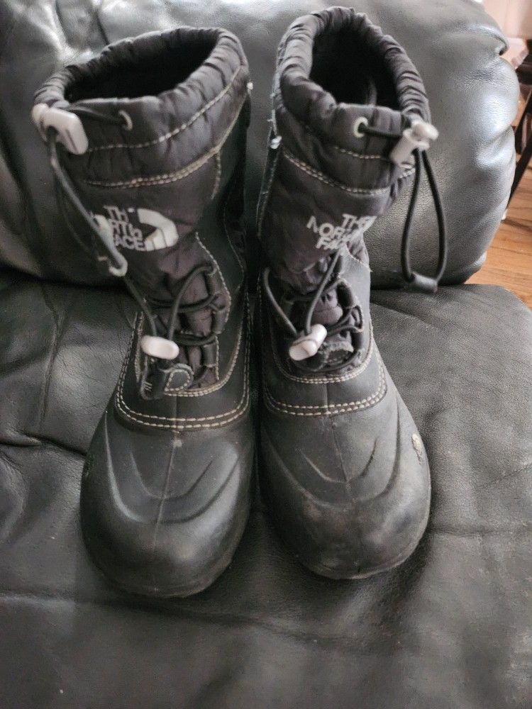 Big Kid Northface Boots Size 4 $20
