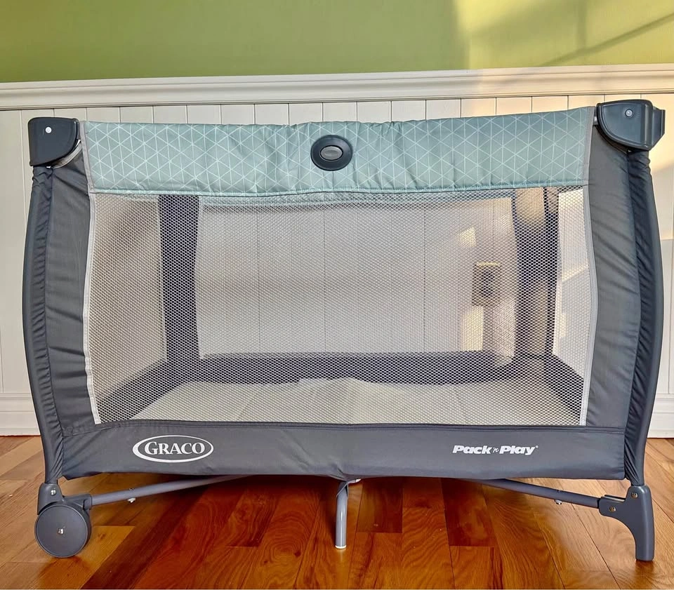 Graco Pack n Play with accessories
