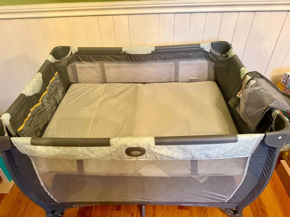 Graco Pack n Play with accessories - photo 4