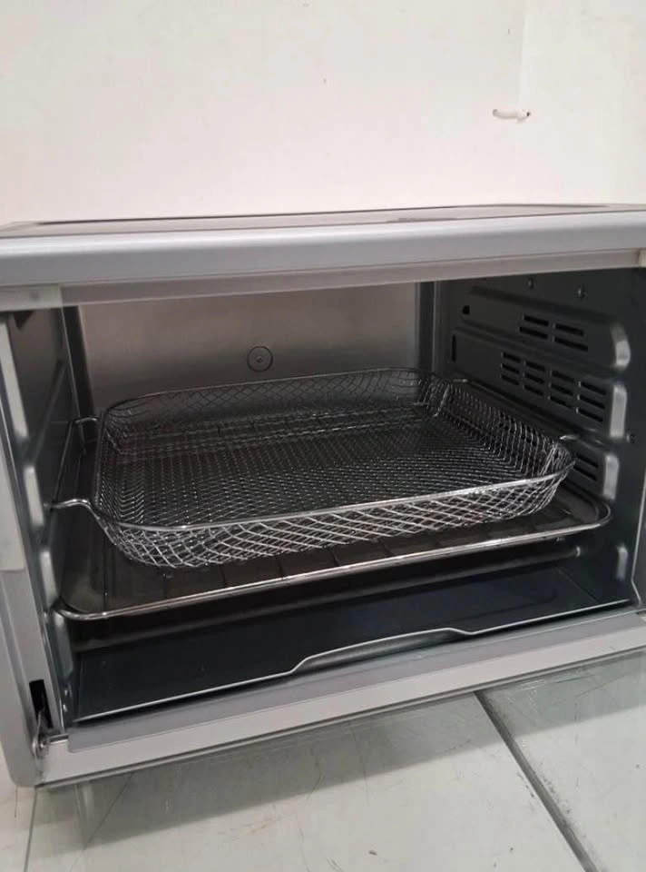 Amazon Basics 6-Slice Toaster Oven w/ Air Fryer - photo 4