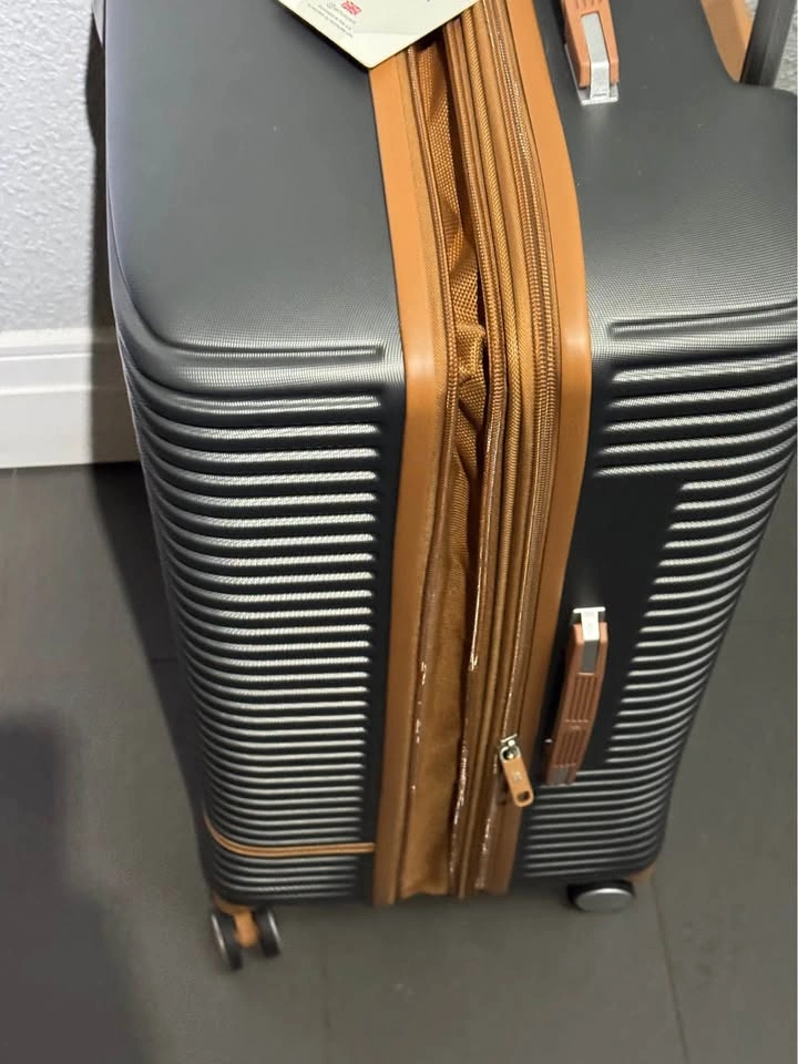 New, good brand, extra large expandable hard-side suitcase. - photo 3