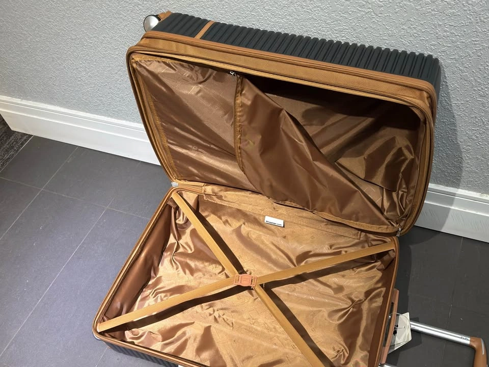 New, good brand, extra large expandable hard-side suitcase. - photo 4