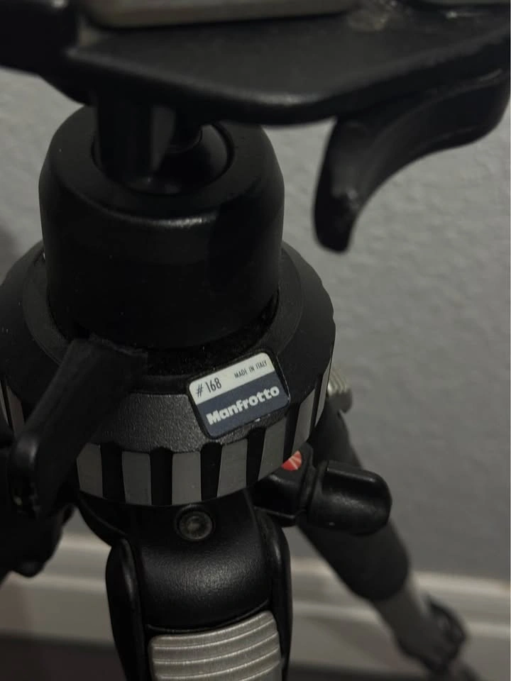 Manfrotto 055CL Pro Tripod with #168 Ball Head - photo 3