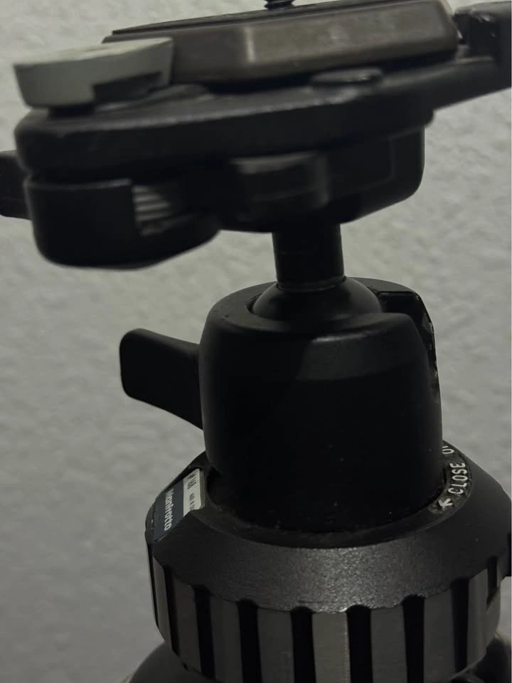 Manfrotto 055CL Pro Tripod with #168 Ball Head - photo 4
