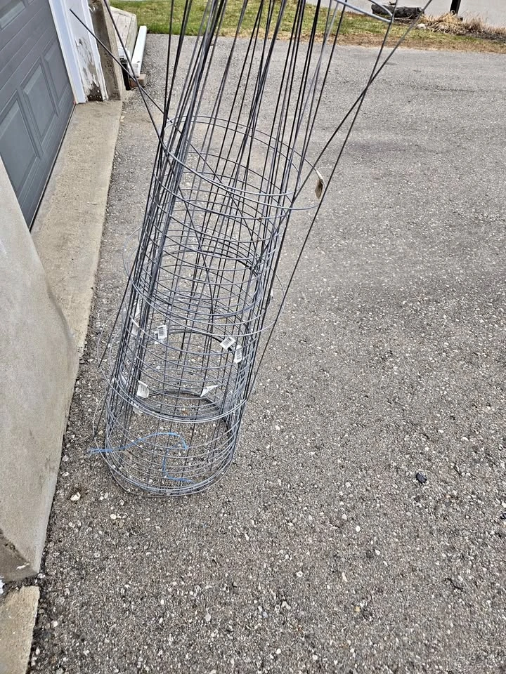 4 Large Tomato Cages
