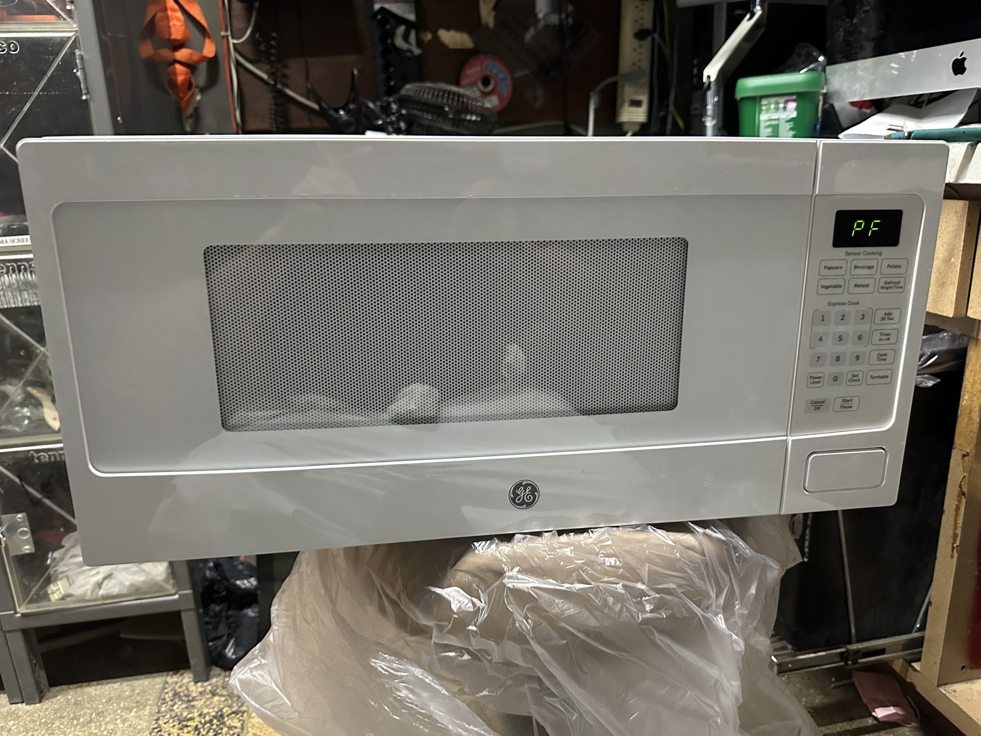 GE PEM31DFWW Profile 1.1 Cu. Ft. White Countertop Microwave - photo 2