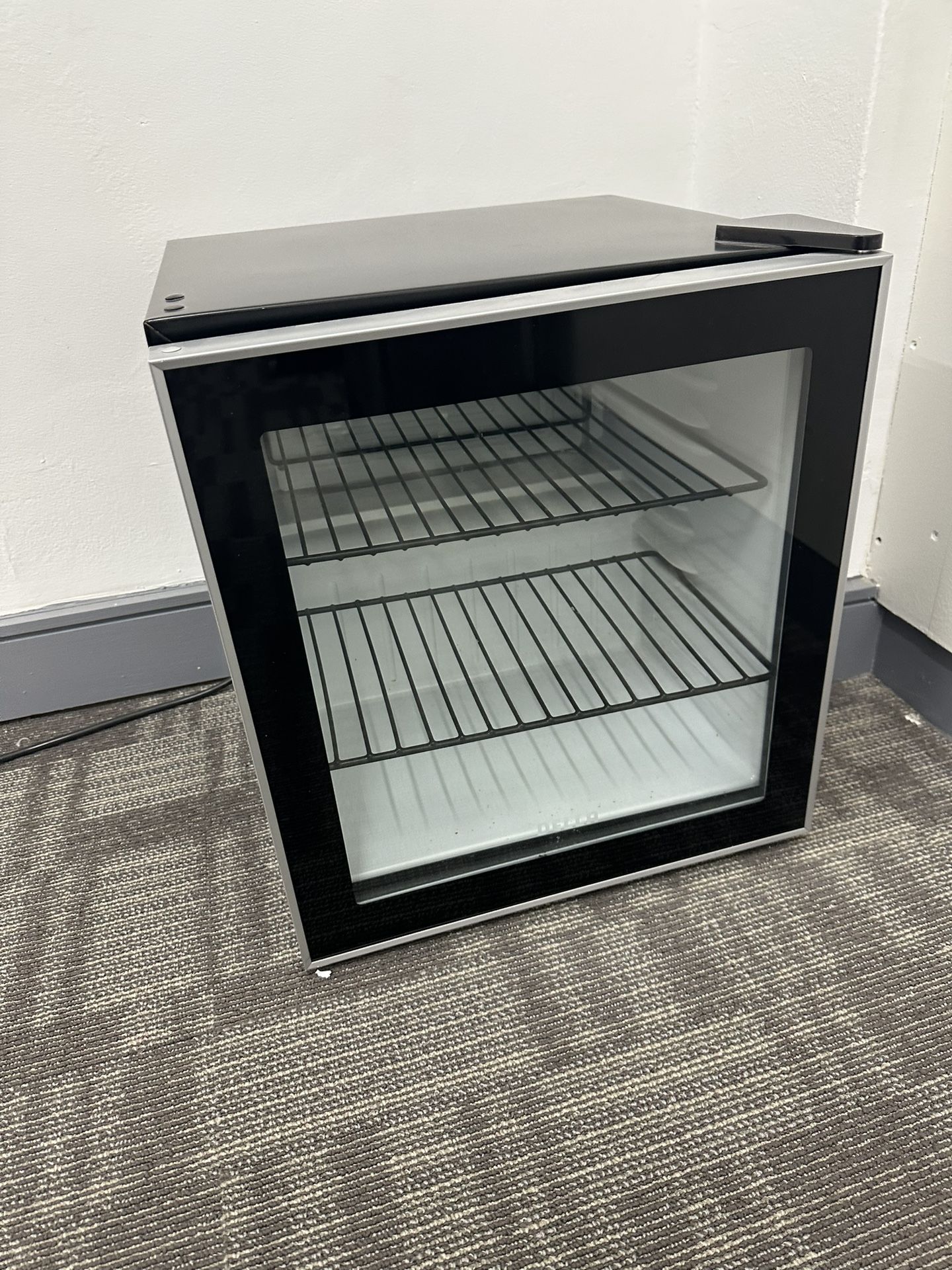 Della Beverage Center Compact Cooler Mini Refrigerator - photo 2