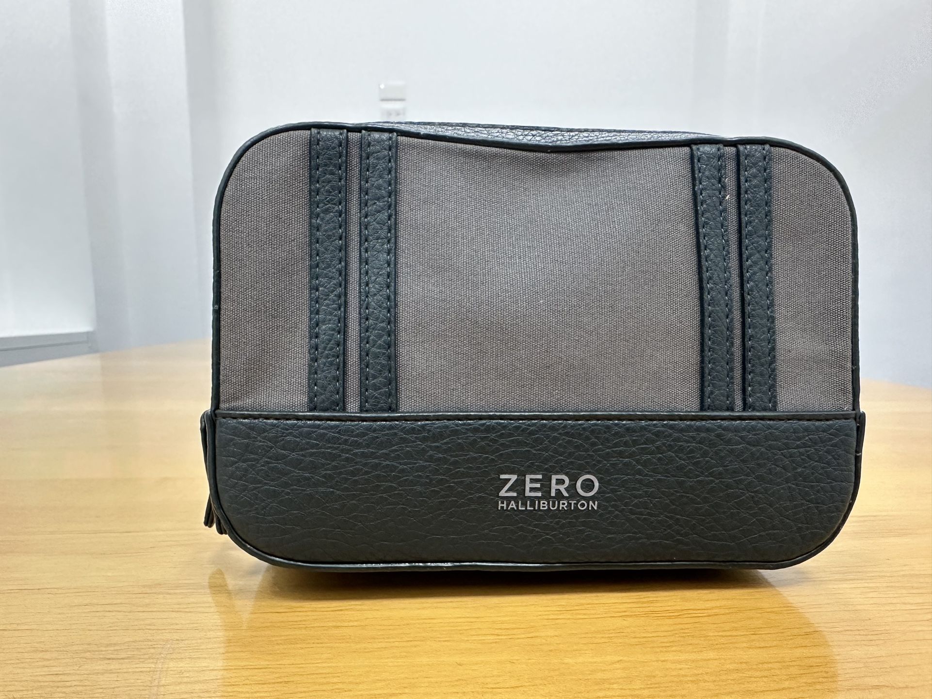 ZERO Halliburton The Journal Soft Nylon Travel Bag