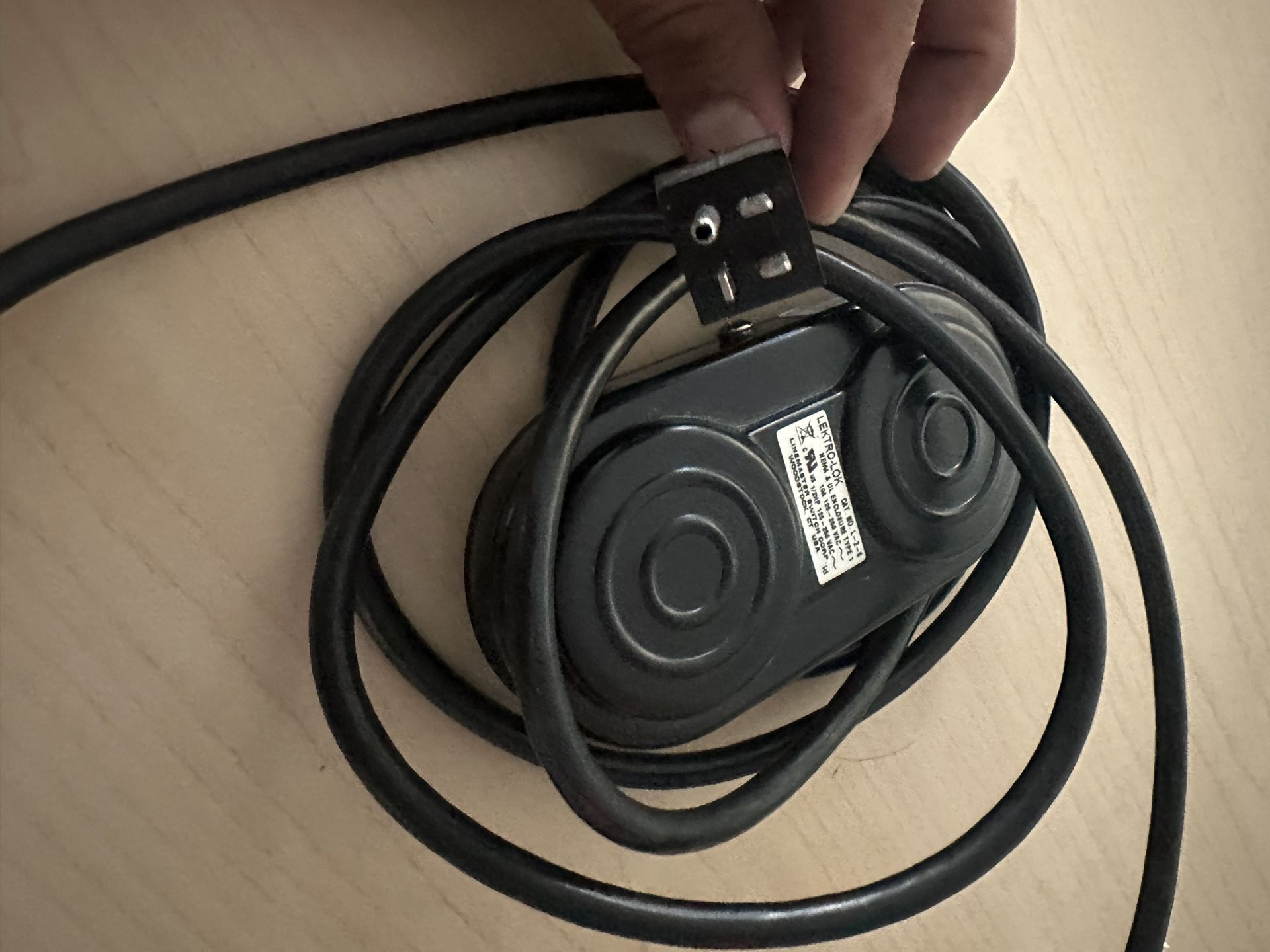 Linemaster Lektro-Lok 10A 125-250 VAC Foot Switch L-2-S - photo 3