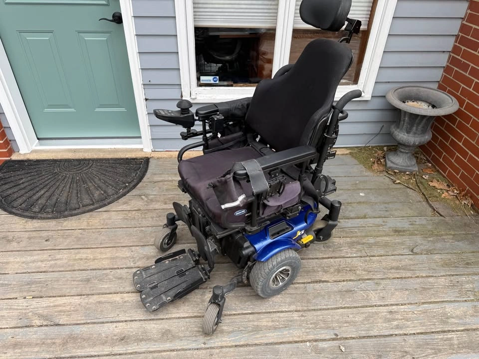 Quantum J6 Power Wheel Chair with Tilt Function