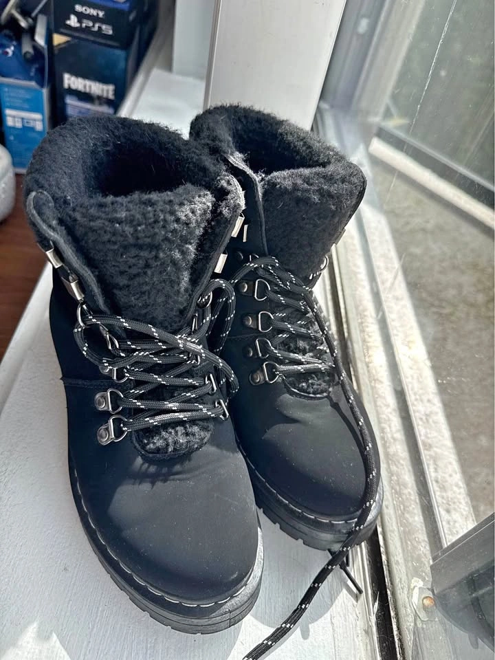 Black Winter Combat Boots – Warm Lined – Size 7