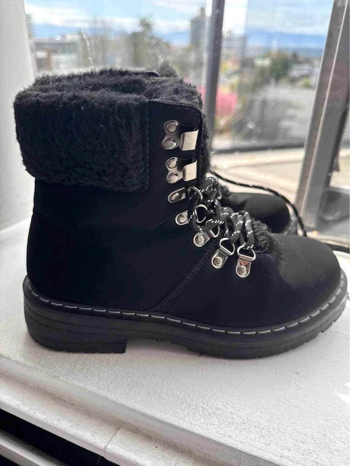 Black Winter Combat Boots – Warm Lined – Size 7 - photo 2