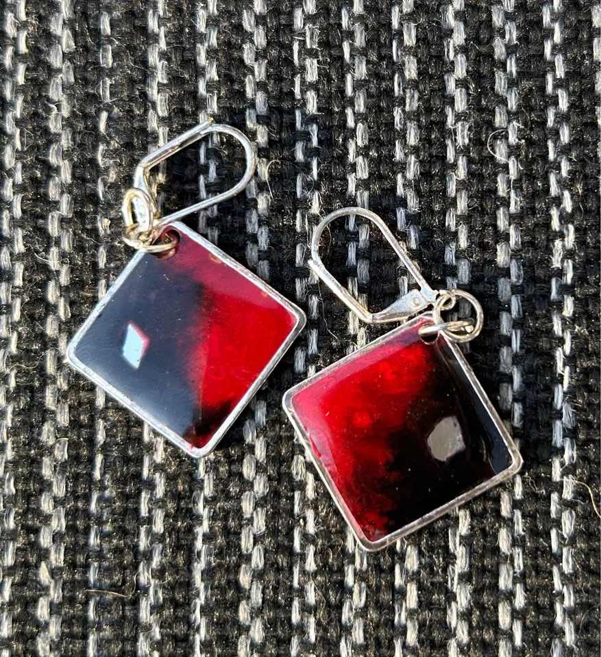 Crimson and black earrings with diamond shape - photo 3