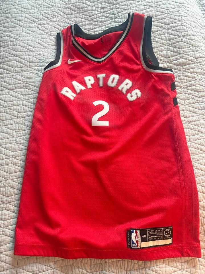 Raptors Jersey (size small) Leonard
