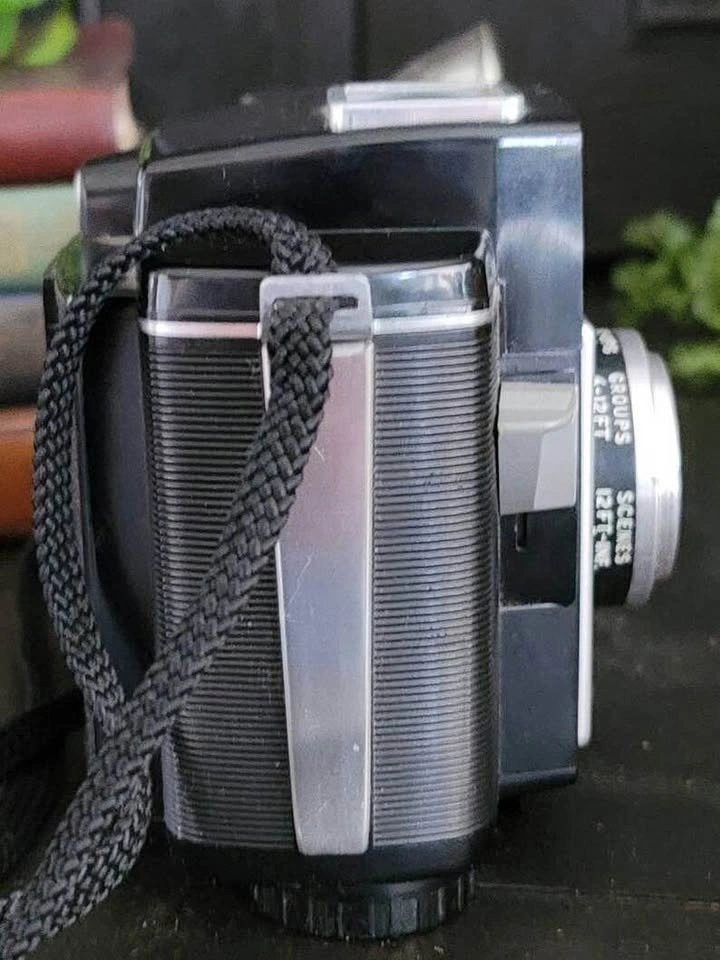 VTG 1960's Kodak Brownie Twin 20 Camera w/ Supermite Flash Holde - photo 3