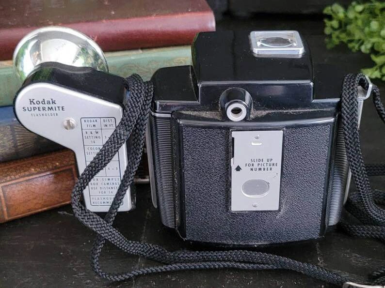 VTG 1960's Kodak Brownie Twin 20 Camera w/ Supermite Flash Holde - photo 5