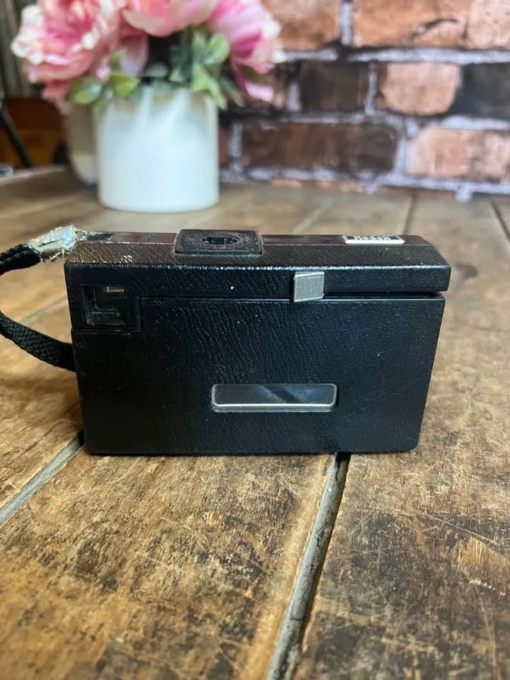 Kodak Instamatic X-15 1970's Vintage Camera With Wrist Strap - photo 3