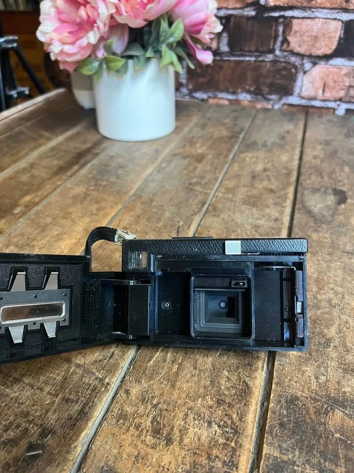 Kodak Instamatic X-15 1970's Vintage Camera With Wrist Strap - photo 4