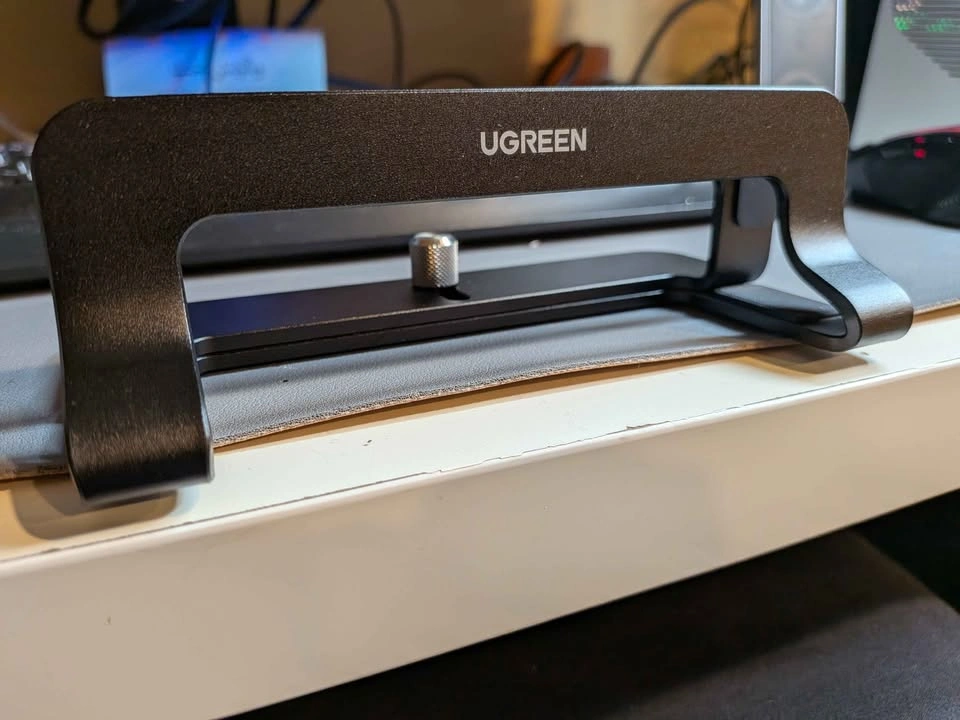 Ugreen Vertical Laptop Stand - photo 2