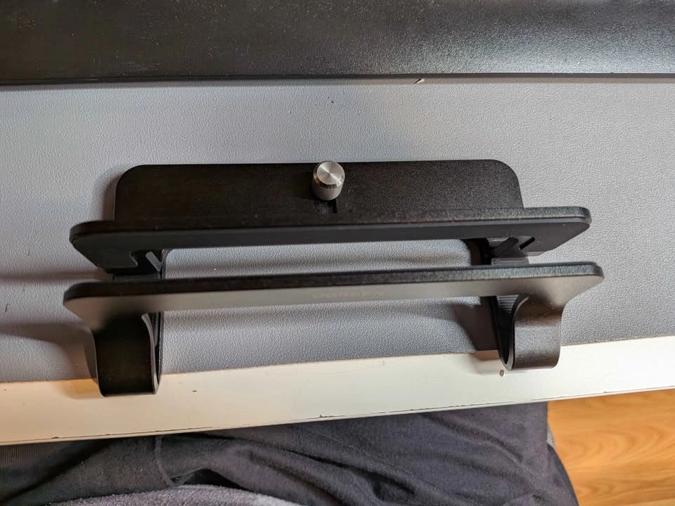 Ugreen Vertical Laptop Stand - photo 3