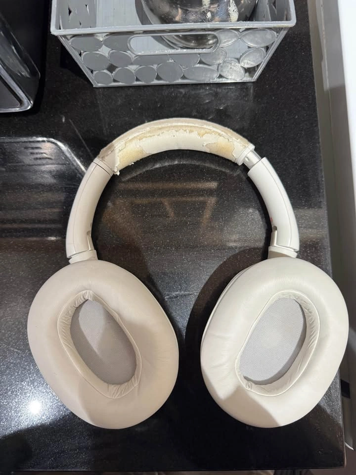 Sony ULT Wear noise cancelling headphones - photo 2