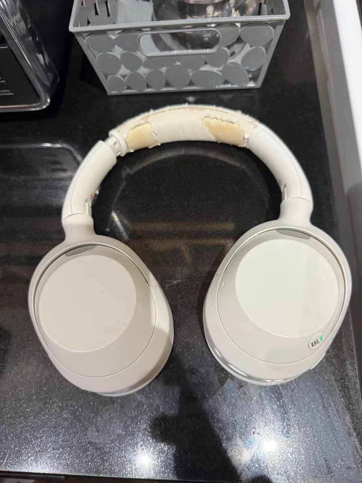 Sony ULT Wear noise cancelling headphones - photo 3