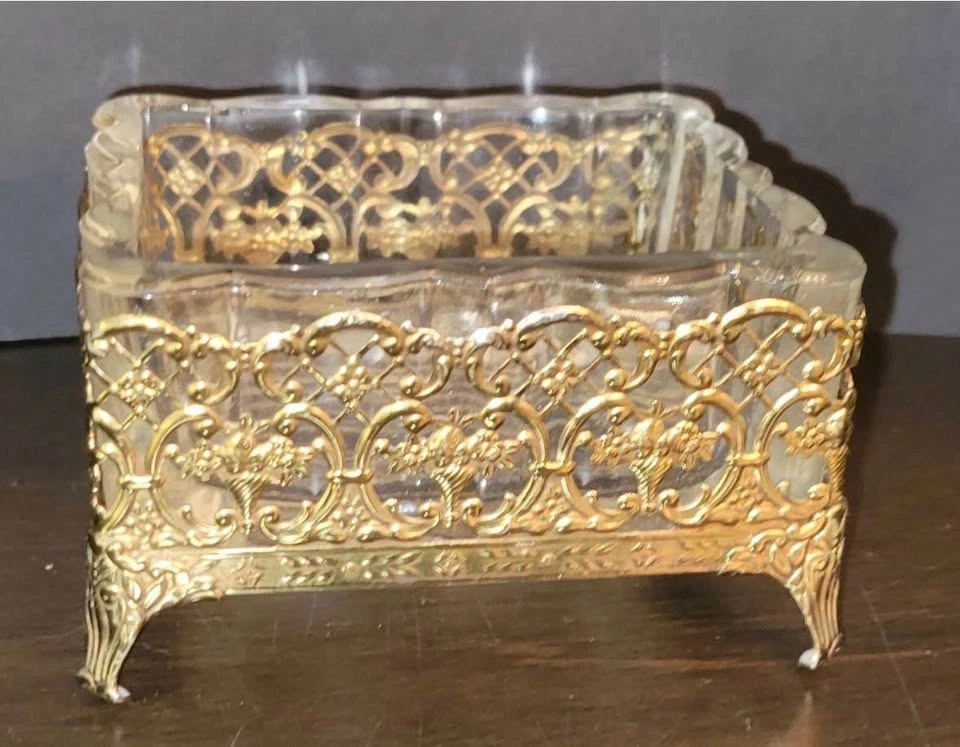 Vintage Hollywood Regency Trinket Box Gold and Glass 4.25 x 3.75 - photo 3