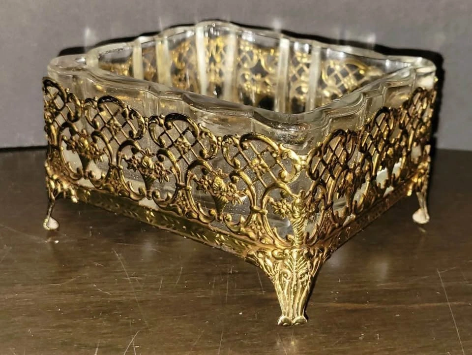 Vintage Hollywood Regency Trinket Box Gold and Glass 4.25 x 3.75 - photo 4