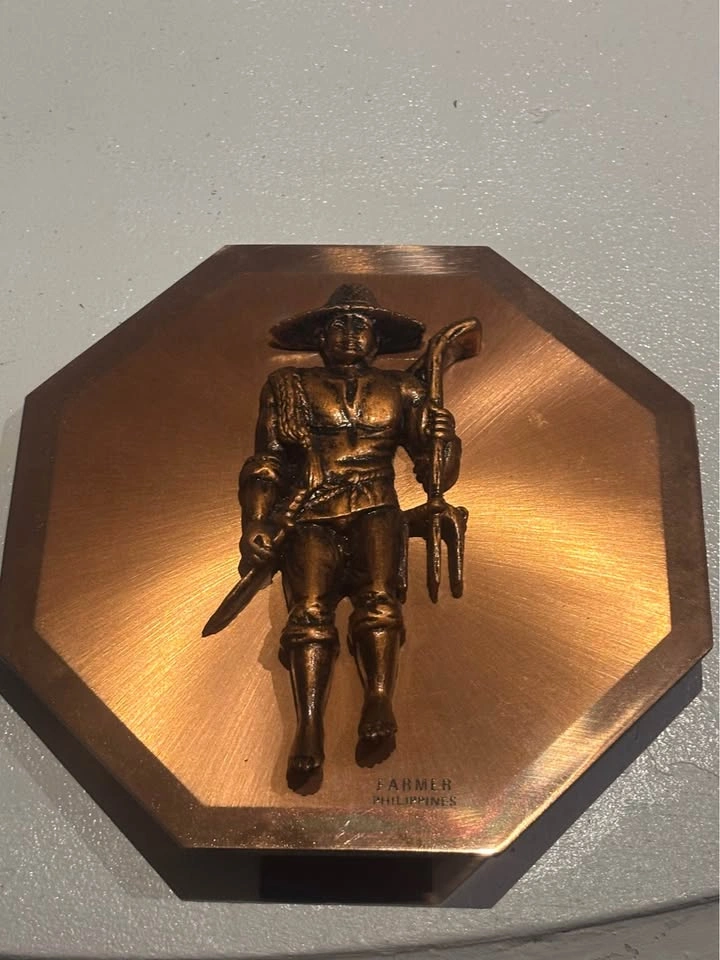 Bronze Farmer Philippines Octagonal Plaque - photo 4
