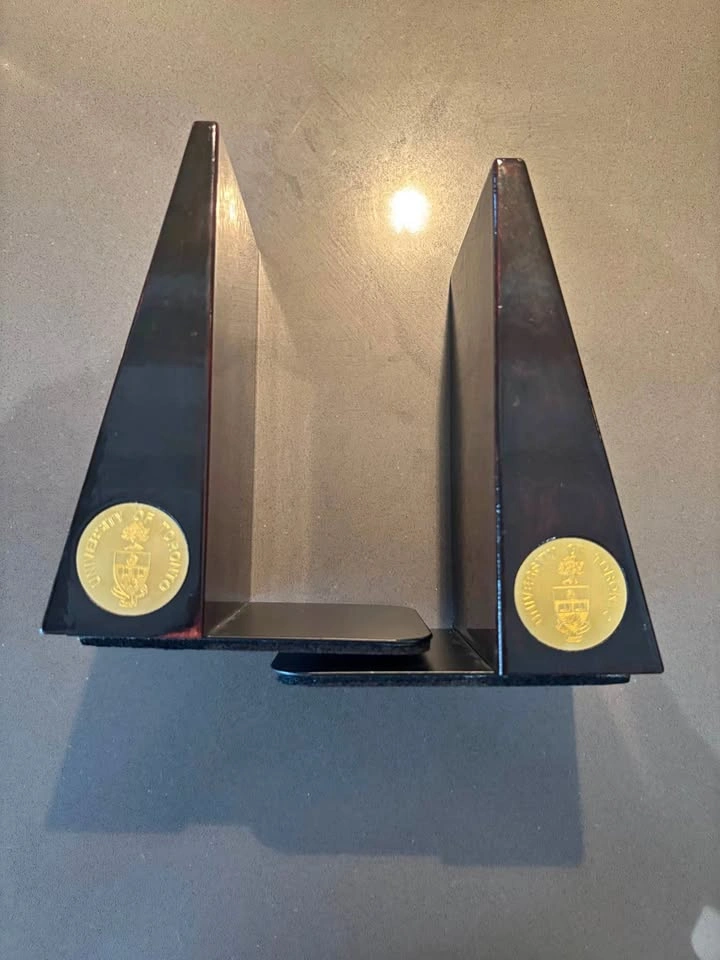 U of T Black Acrylic Bookends with Gold Medallions - Alumni