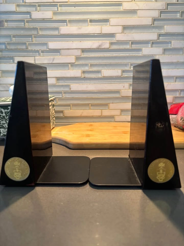 U of T Black Acrylic Bookends with Gold Medallions - Alumni - photo 2