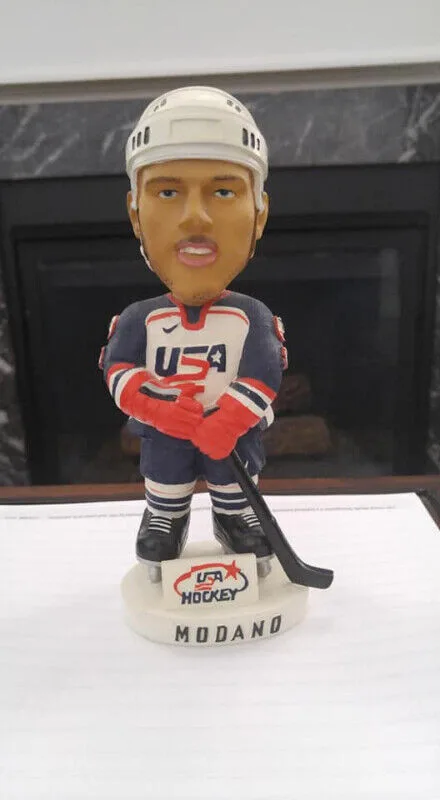 Ceramic Bobble Heads - Owen Nolan & Mike Modano image indicator(4)