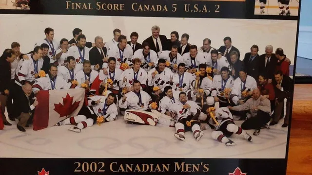 2002 Canadian Olympic Hockey Team Mounted Picture image indicator(3)