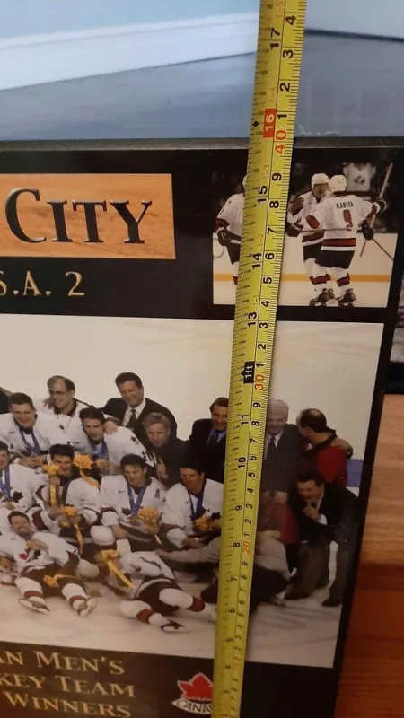 2002 Canadian Olympic Hockey Team Mounted Picture image indicator(4)