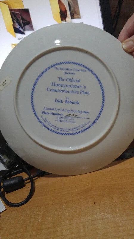 COLLECTOR PLATE - THE OFFICIAL HONEYMOONER'S PLATE image indicator(3)