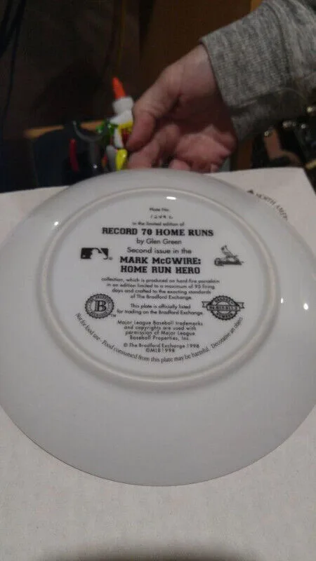 COLLECTOR PLATE - RECORD 70 HOME RUNS - MARK MCGUIRE image indicator(2)
