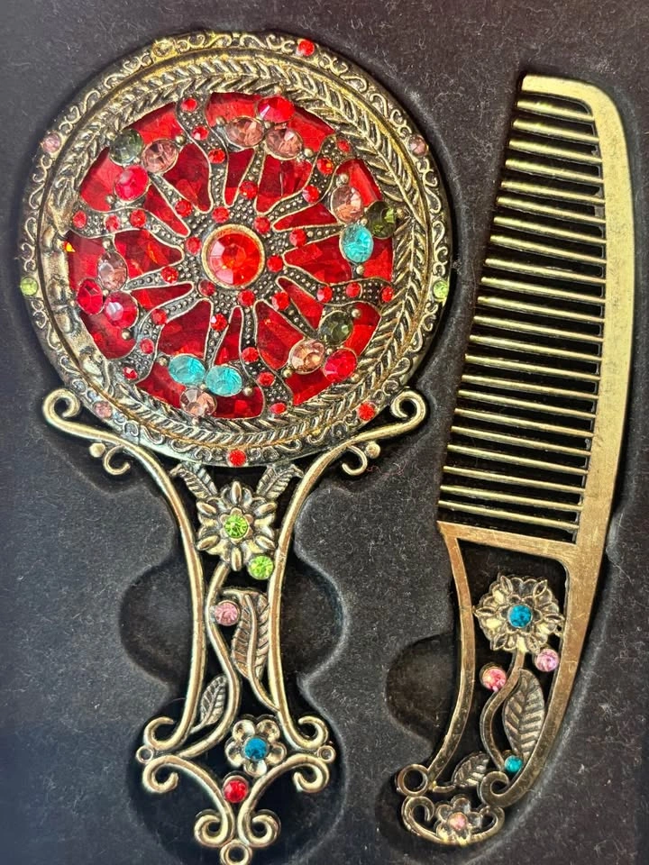 Vintage Decorated Mirror and Comb Set with Stones - photo 3