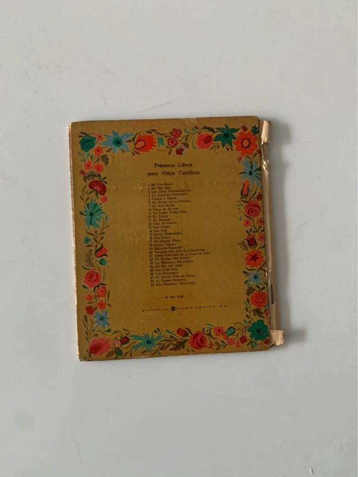Old book El Santo nino de Praga in Spanish - photo 2