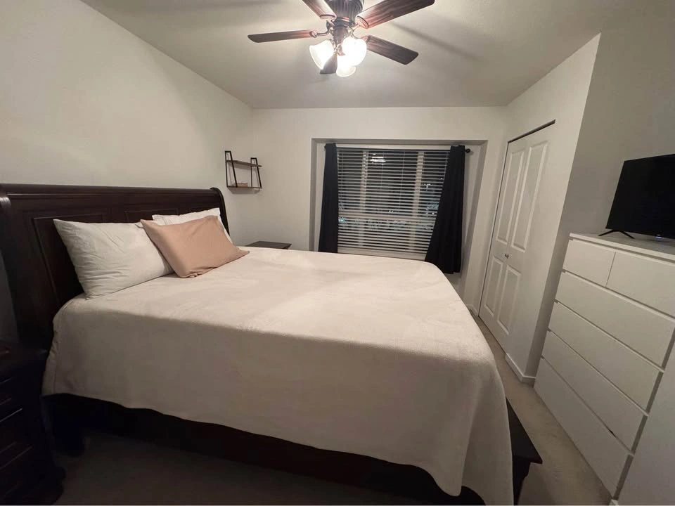 Queen Storage Bed with Headboard & Mattress - photo 5