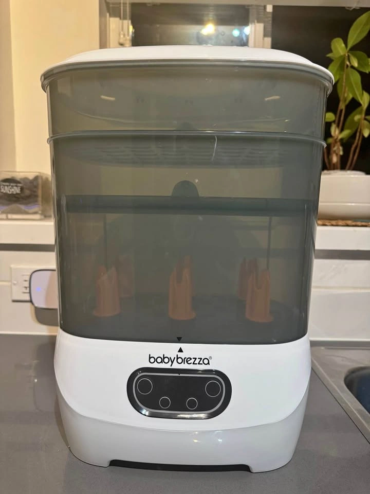 Baby Brezza Bottle Sterilizer and Dryer