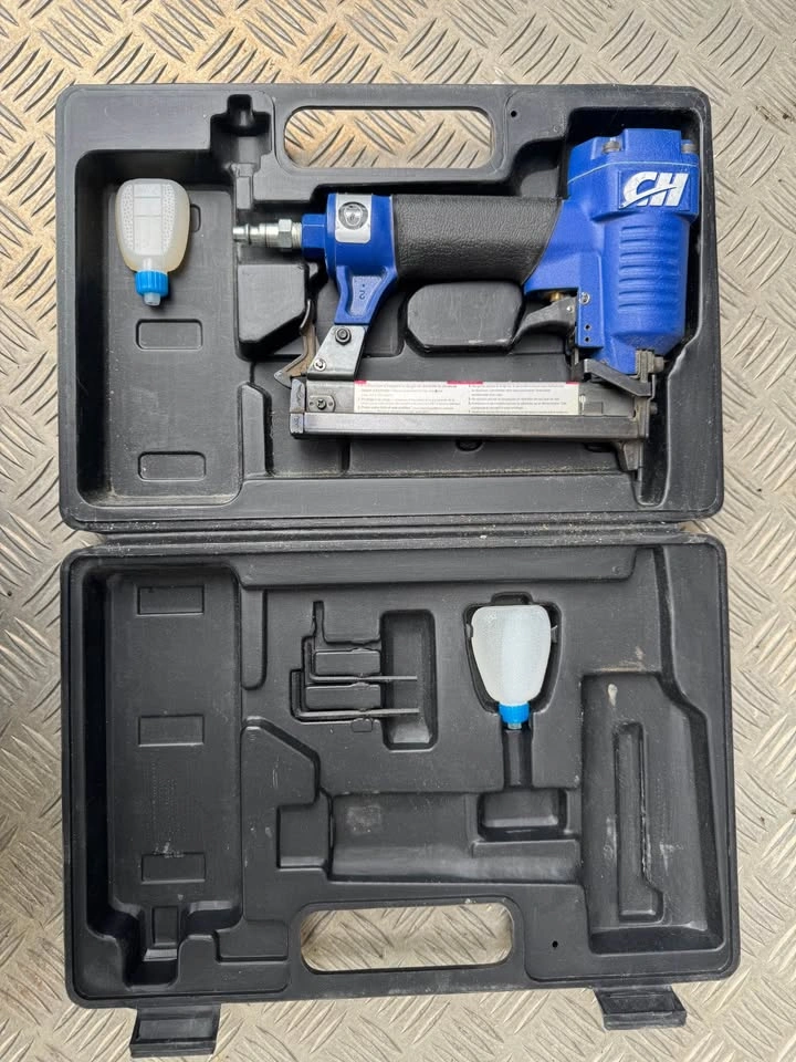 Campbell Hausfeld SN258K Stapler Kit w/ Case & Accessories - photo 2