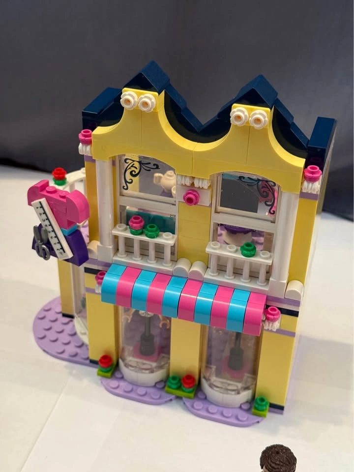 Lego Friends Emma's Fashion Shop & Mobile Vet Clinic (2 Sets) - photo 4