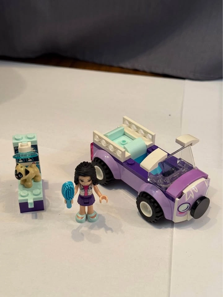 Lego Friends Emma's Fashion Shop & Mobile Vet Clinic (2 Sets) - photo 5