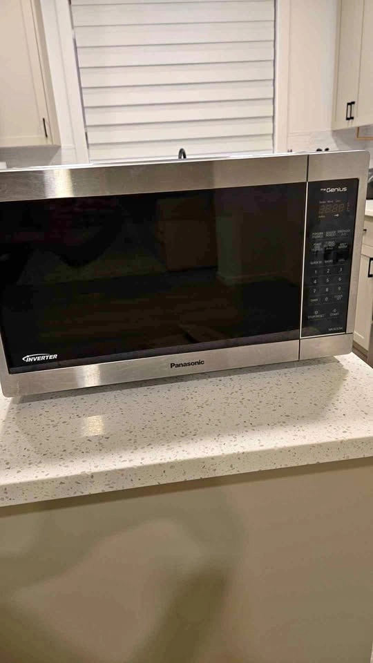 Panasonic The Genius Inverter Microwave NN-SC678C