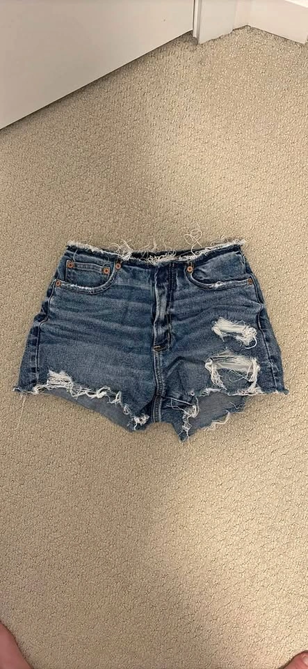 American Eagle Distressed Denim Shorts Size 00