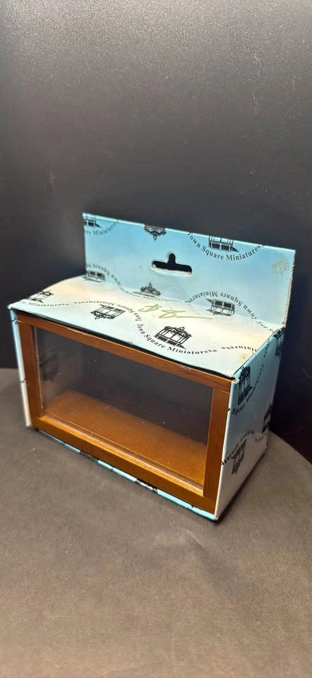 Dollhouse Display Counter 1:12