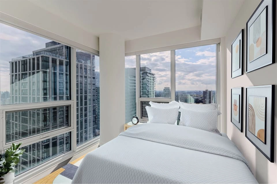 Private Room for Rent – Midtown Toronto (Female Preferred) - photo 4
